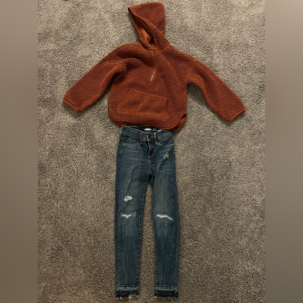 Old Navy Blue Jeans with Brown Sherpa hoodie, girls size 6-7